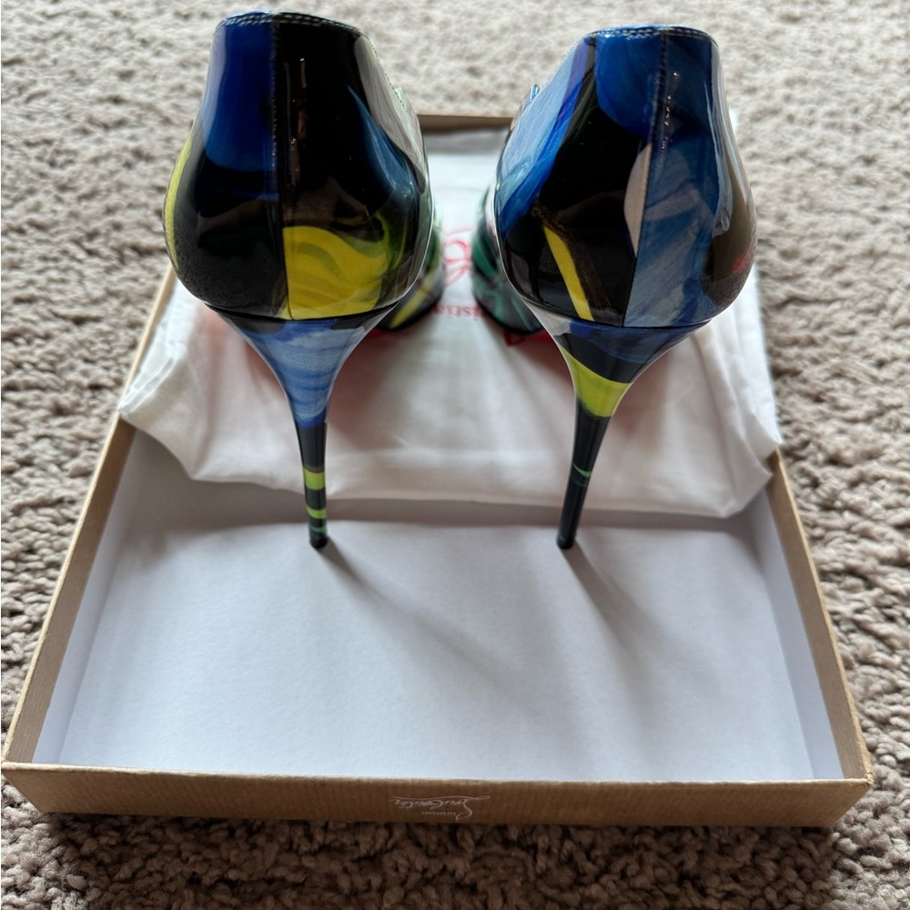 Christian Louboutin Flower. 100mm elegant. Stunning.
Hot Chick style. - Picture 7 of 14